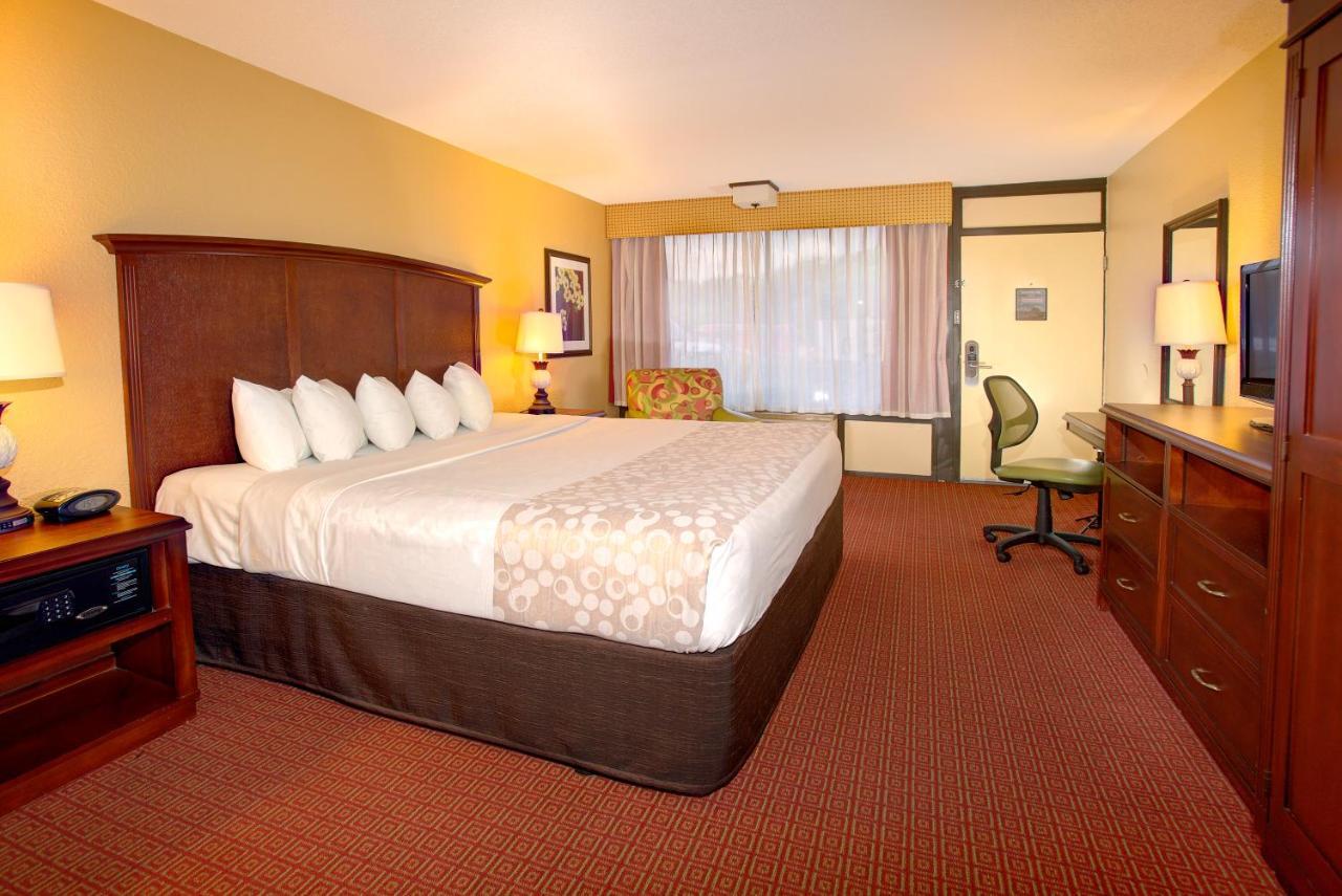Clarion Inn & Suites At International Drive Williamsburg Ngoại thất bức ảnh