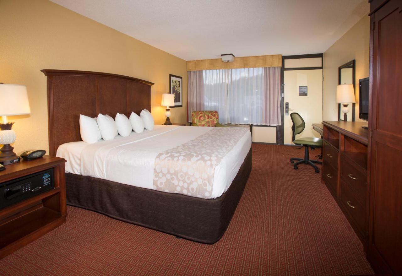 Clarion Inn & Suites At International Drive Williamsburg Ngoại thất bức ảnh