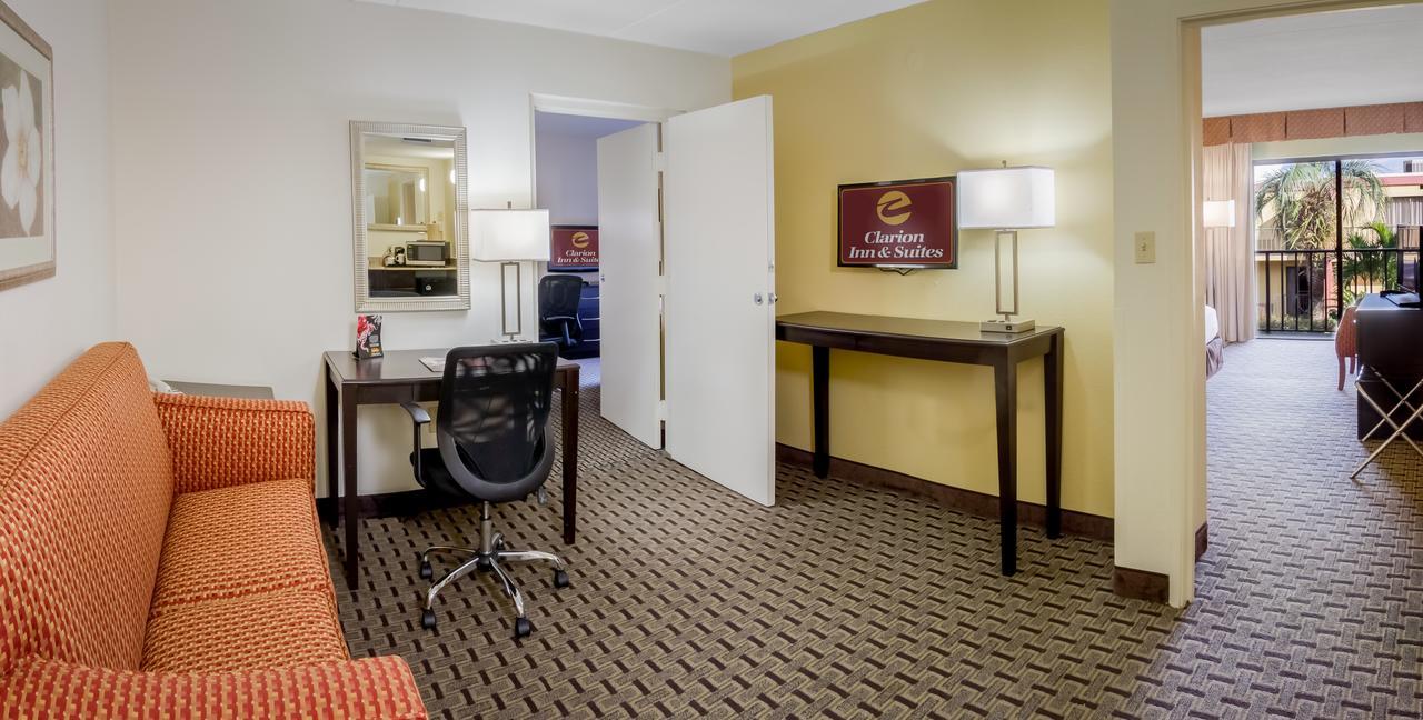 Clarion Inn & Suites At International Drive Williamsburg Ngoại thất bức ảnh