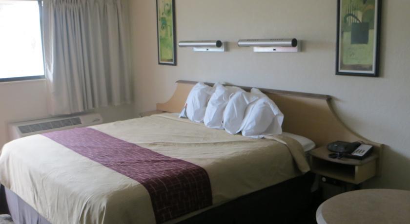 Clarion Inn & Suites At International Drive Williamsburg Ngoại thất bức ảnh