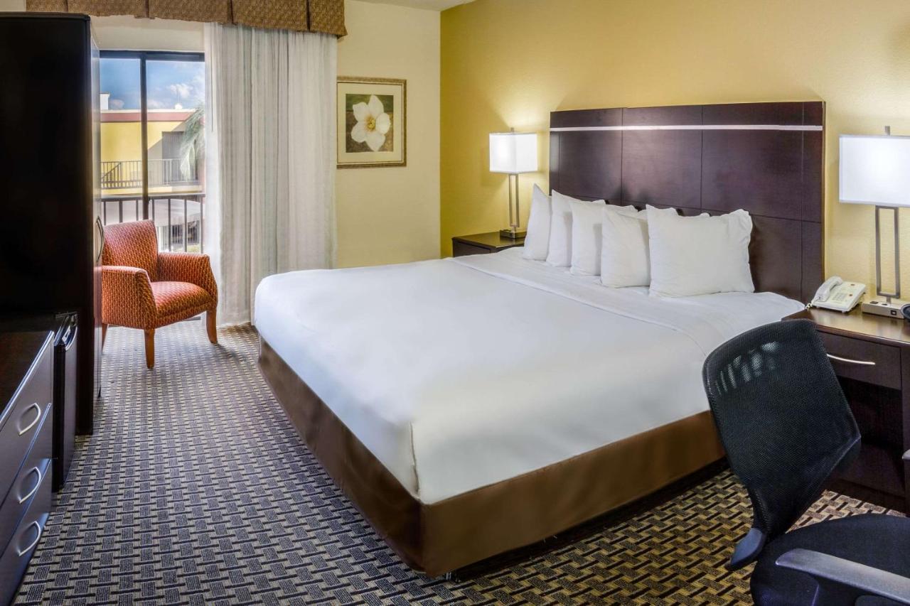 Clarion Inn & Suites At International Drive Williamsburg Ngoại thất bức ảnh