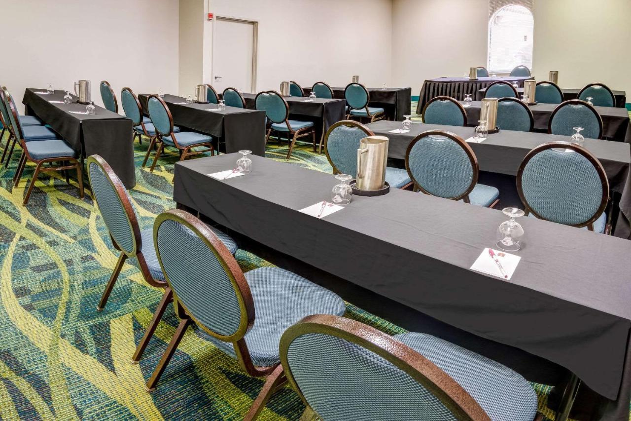 Clarion Inn & Suites At International Drive Williamsburg Ngoại thất bức ảnh
