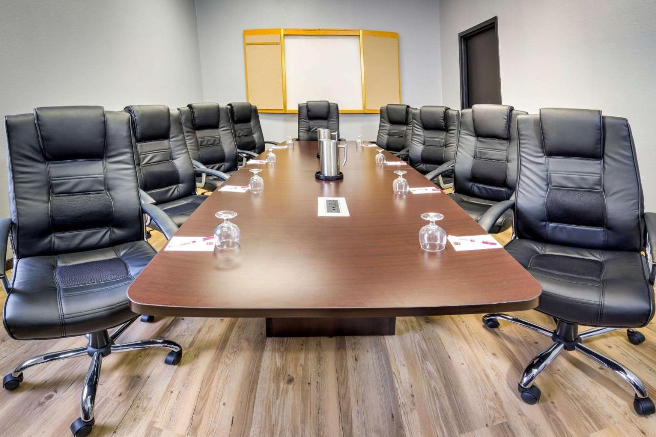 Clarion Inn & Suites At International Drive Williamsburg Ngoại thất bức ảnh