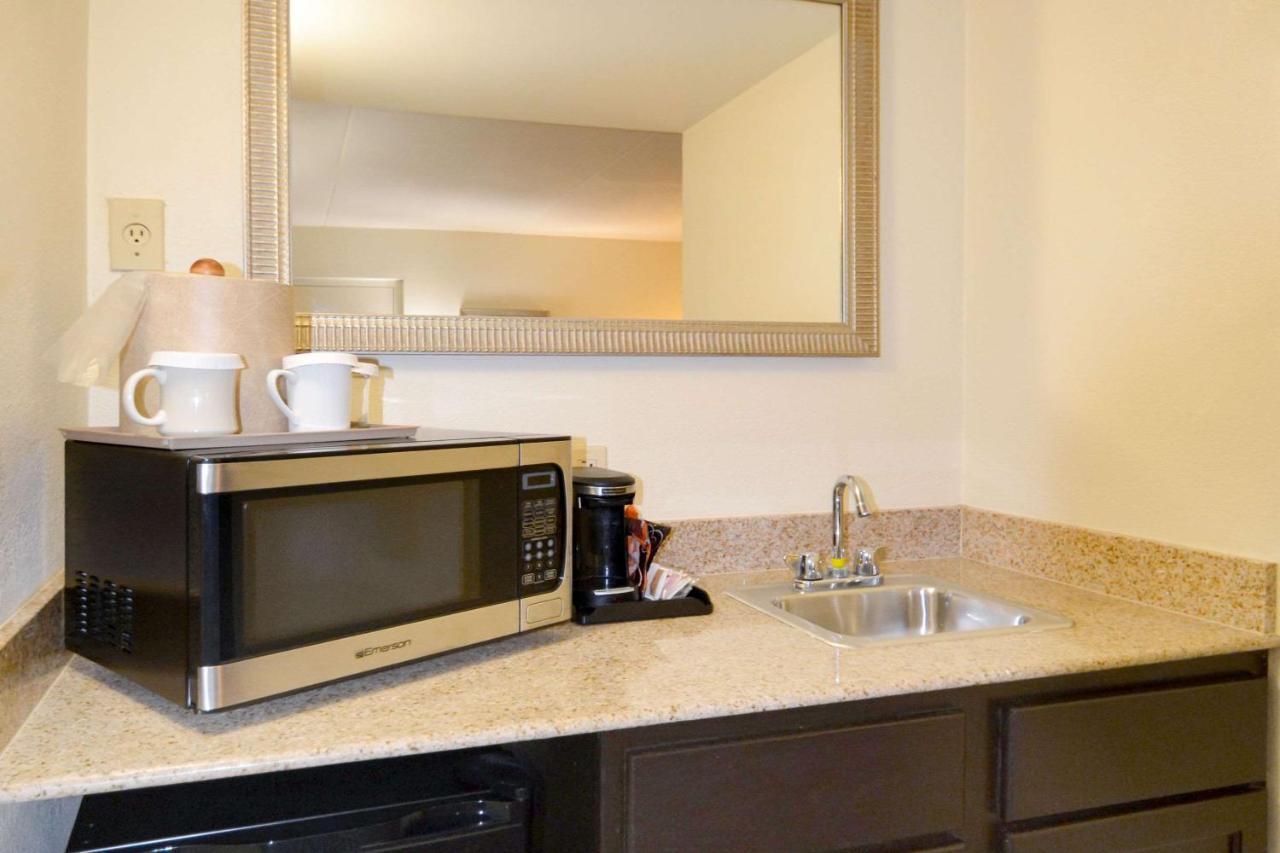 Clarion Inn & Suites At International Drive Williamsburg Ngoại thất bức ảnh